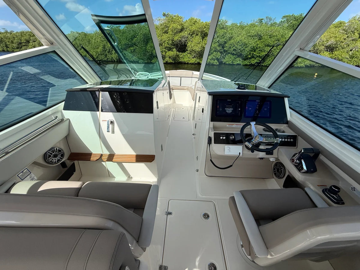 2027 Boston Whaler 330 Vantage 33.0 feet, Fort Myers, FL #13