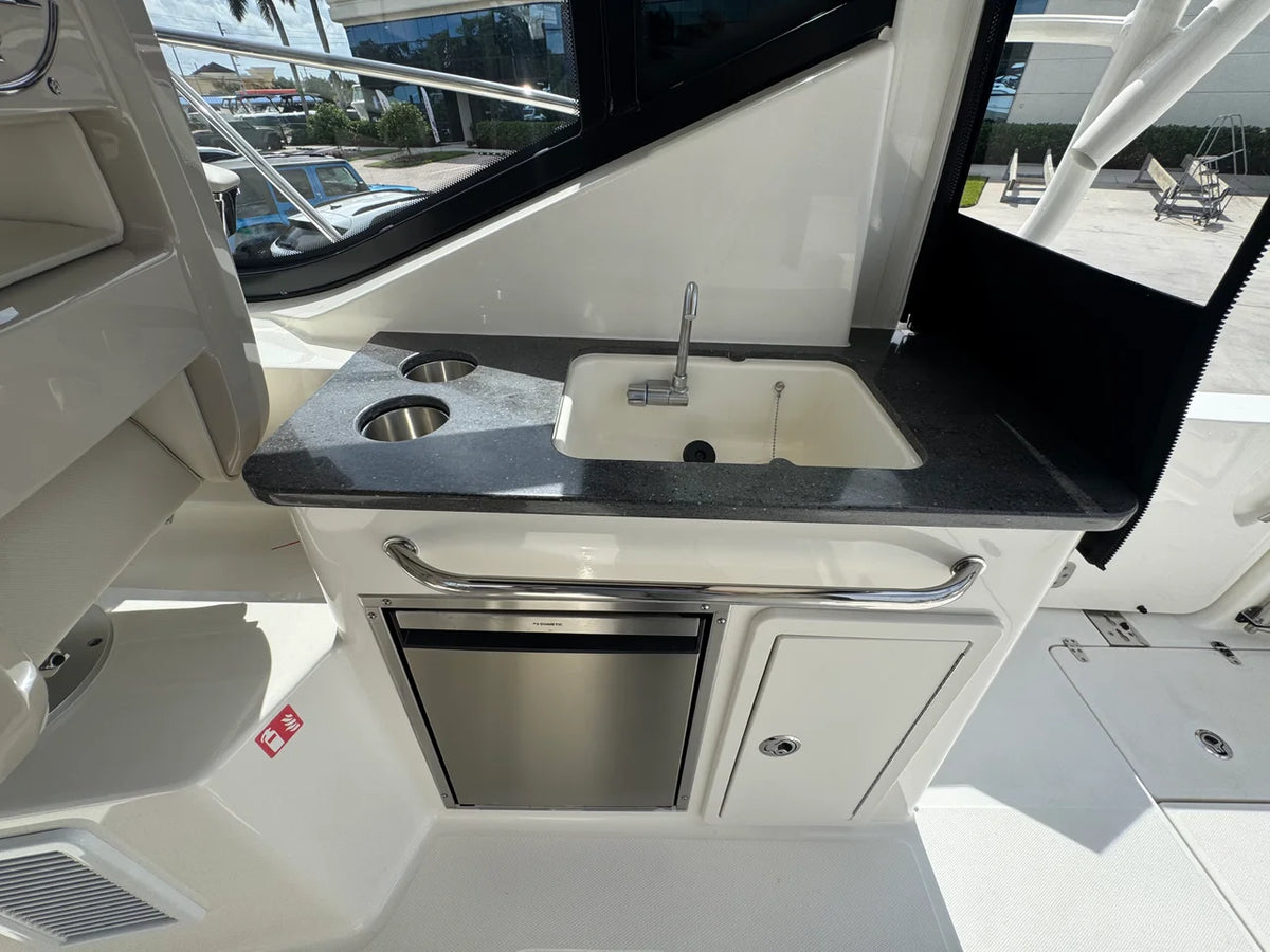2026 Boston Whaler 325 CONQUEST 32.0 feet, Stuart, Florida #41