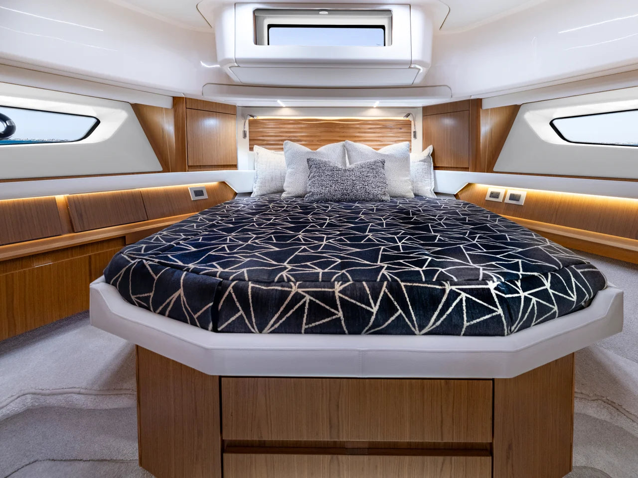 2026 Tiara Yachts 54 EX 54.0 feet, Inuvik, Northwest Territories #10