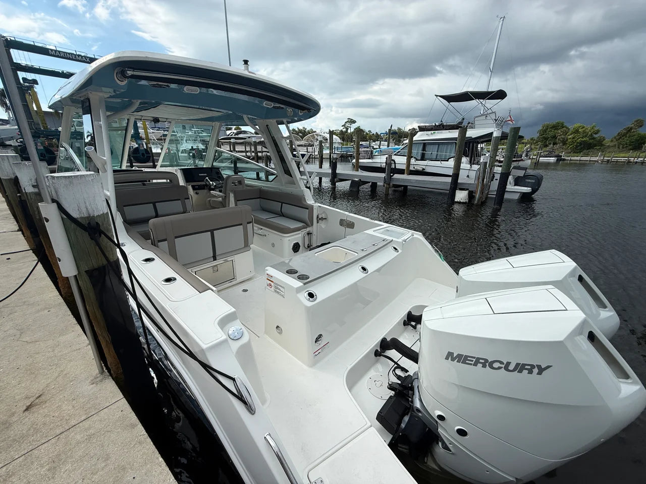 2027 Boston Whaler 330 Vantage 33.0 feet, Venice, Florida #4