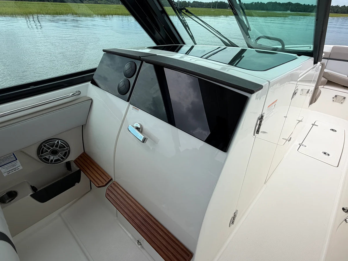 2026 Boston Whaler 330 Vantage 33.0 feet, Charleston, SC #33