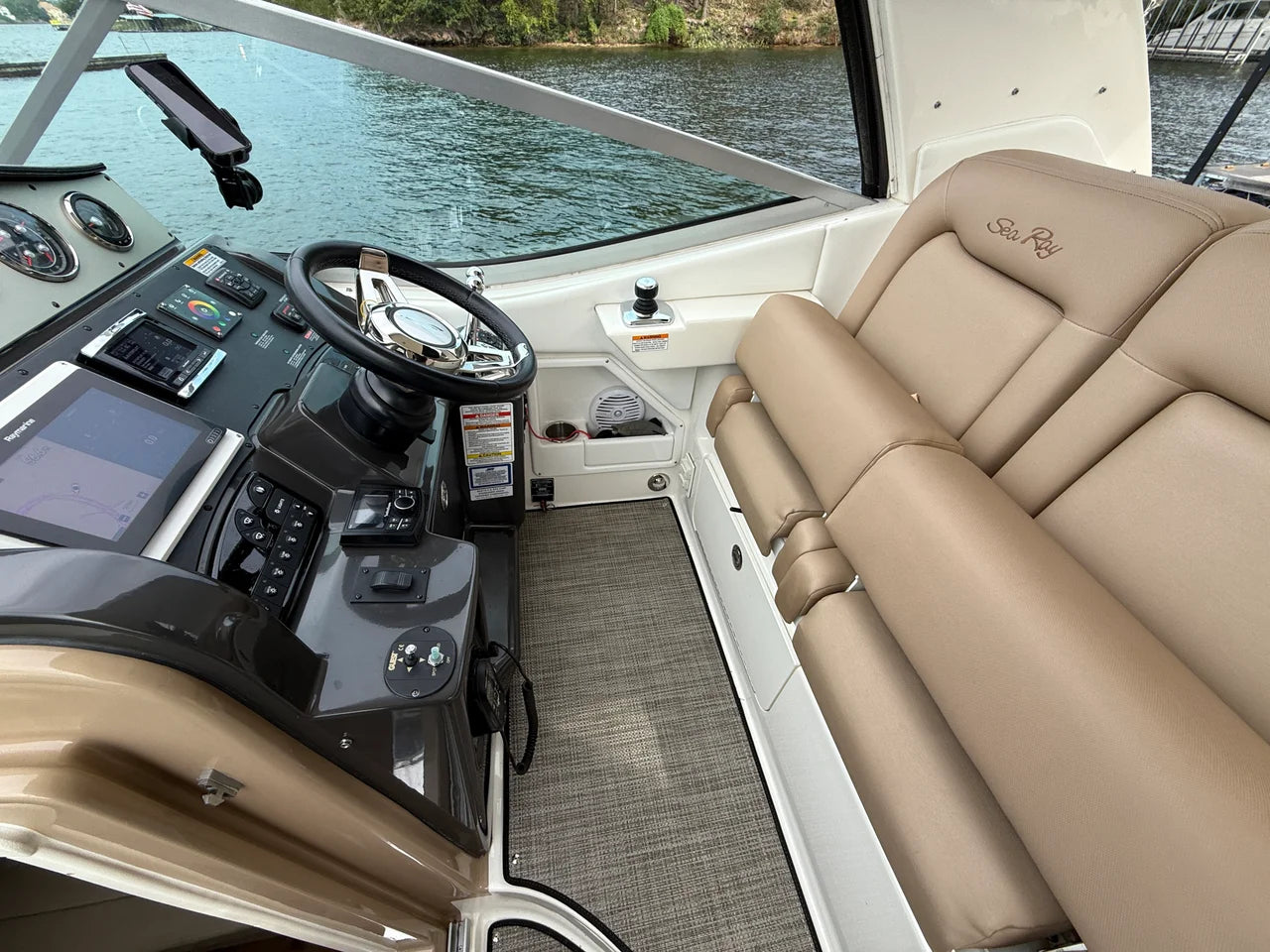 2016 Sea Ray 330 SUNDANCER 33.0 feet, Lake Ozark, MO #24