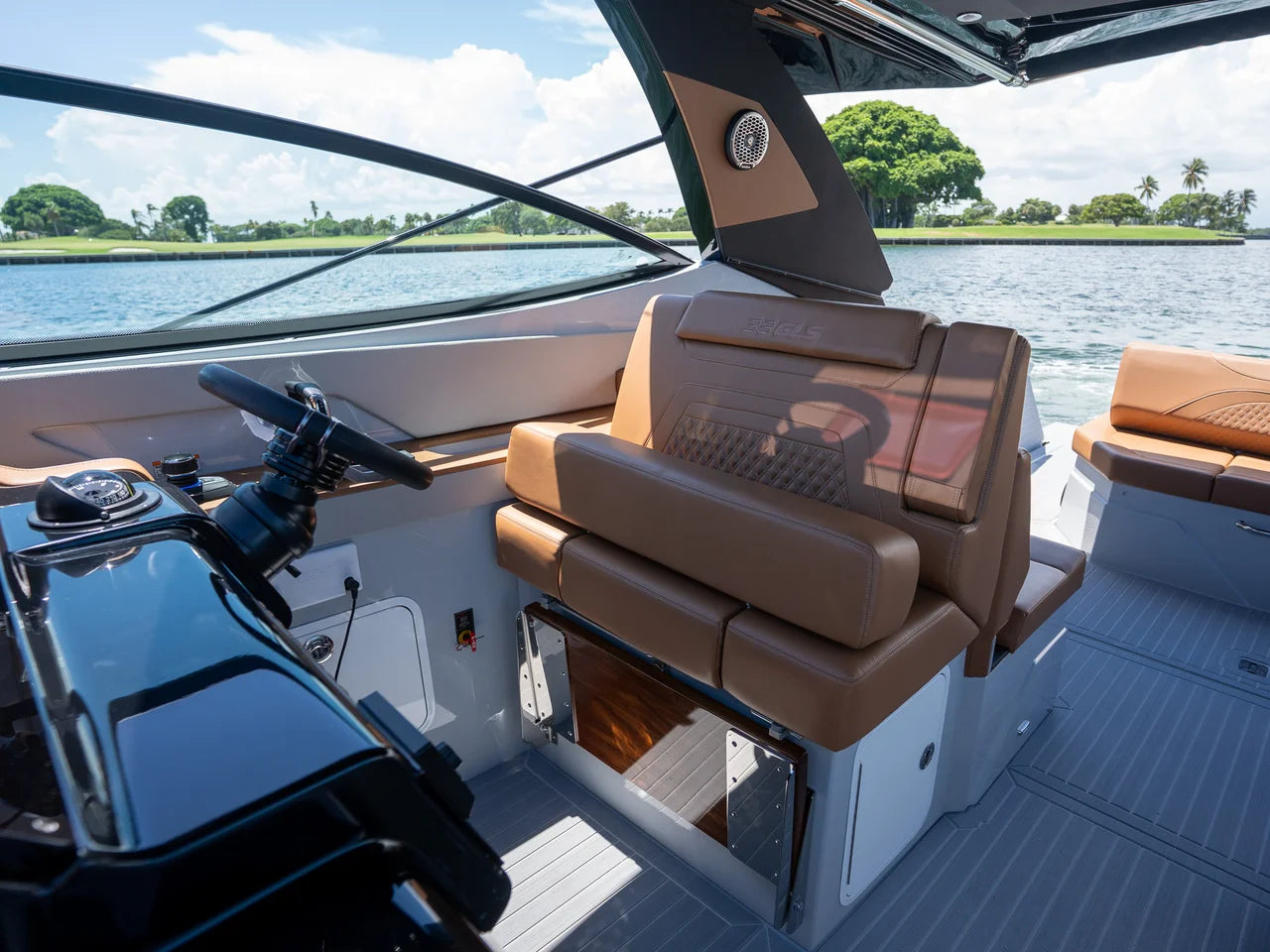2027 Cruisers Yachts 38 GLS Outboard 38.0 feet, Miami, FL #21