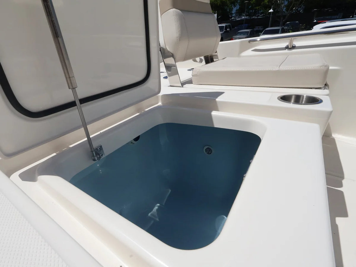 2027 Boston Whaler 250 Dauntless 25.0 feet, Naples, Florida #9