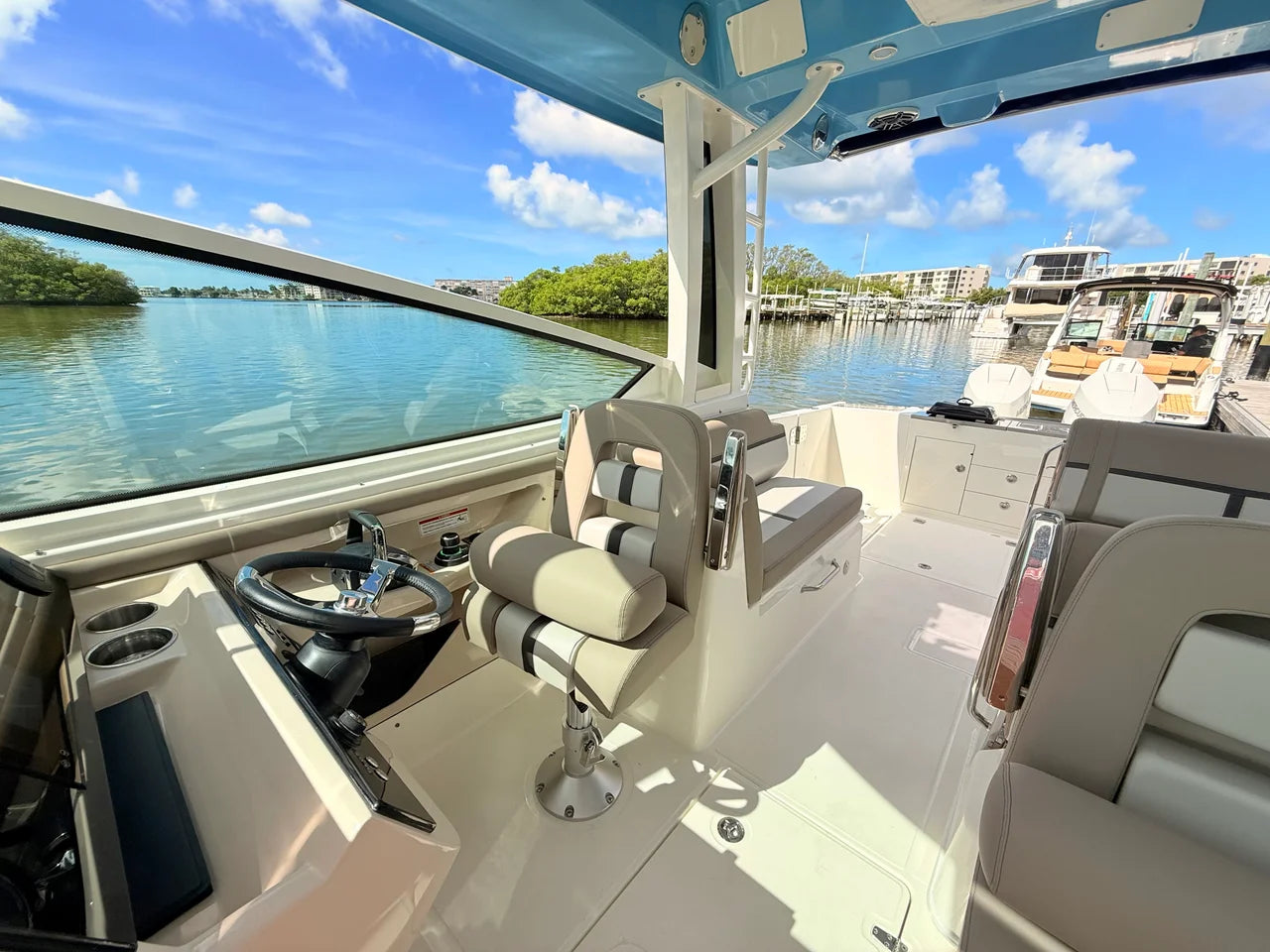 2027 Boston Whaler 330 Vantage 33.0 feet, St Petersburg, FL #75