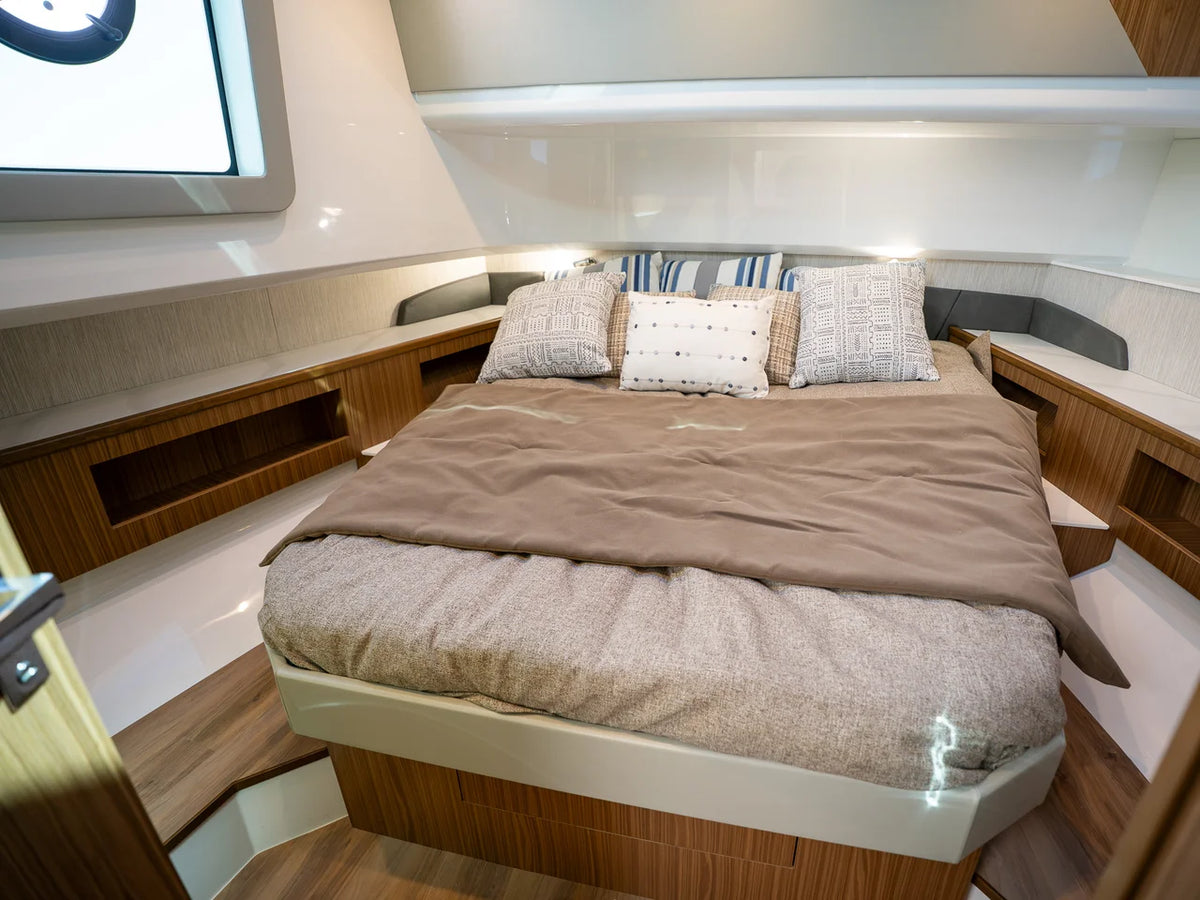 2027 Cruisers Yachts 50 GLS OB 50.0 feet, Clearwater, Florida #52