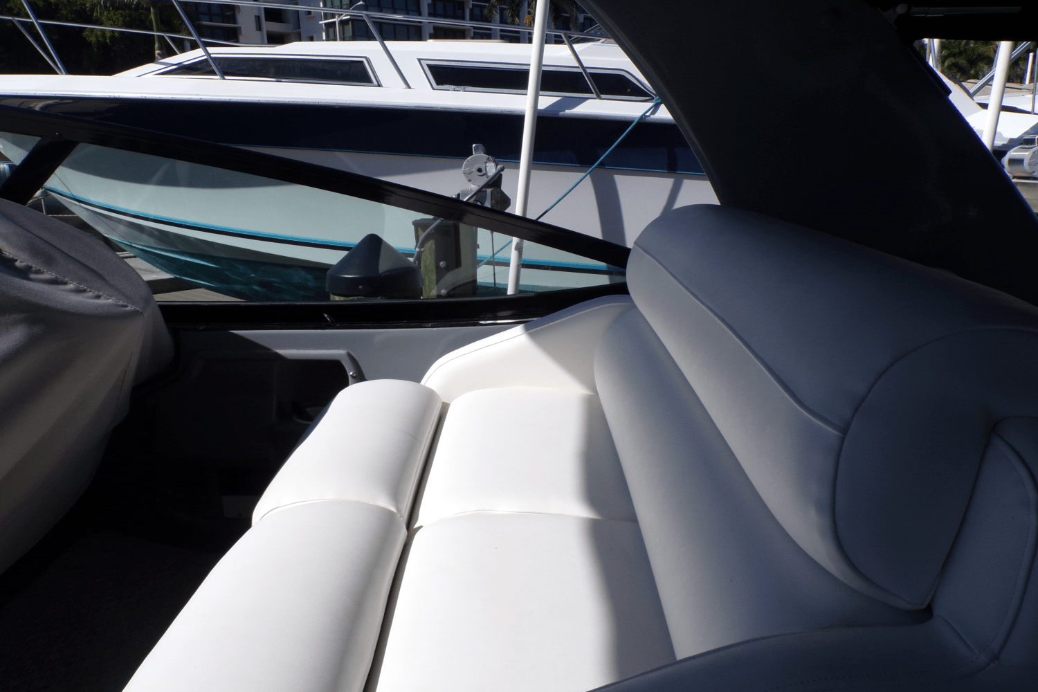 2005 Cruisers Yachts 370 EXPRESS 37.0 feet, Naples, FL #33