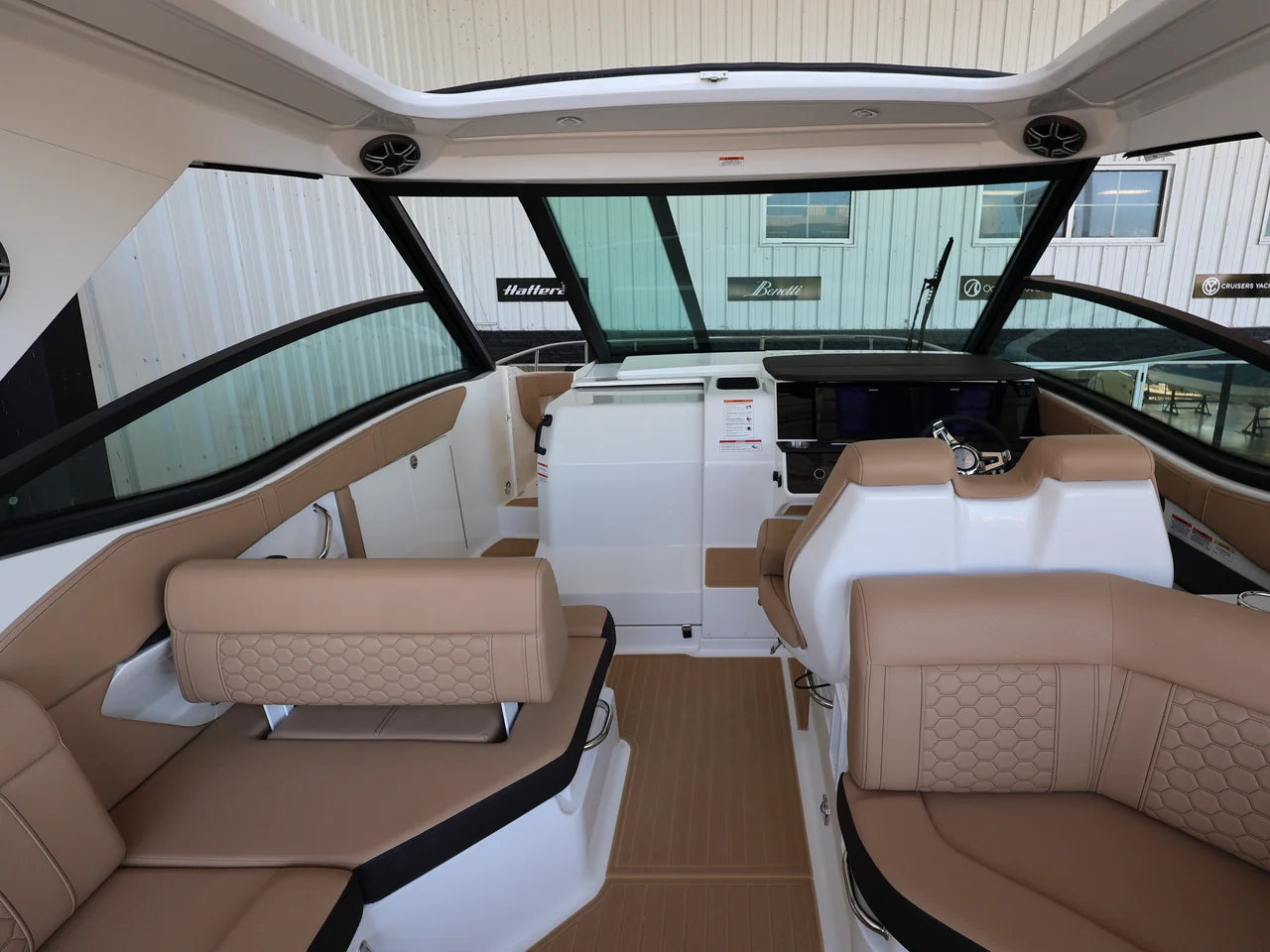2026 Sea Ray Sundancer 320 Outboard 32.0 feet, Naples, Florida #15
