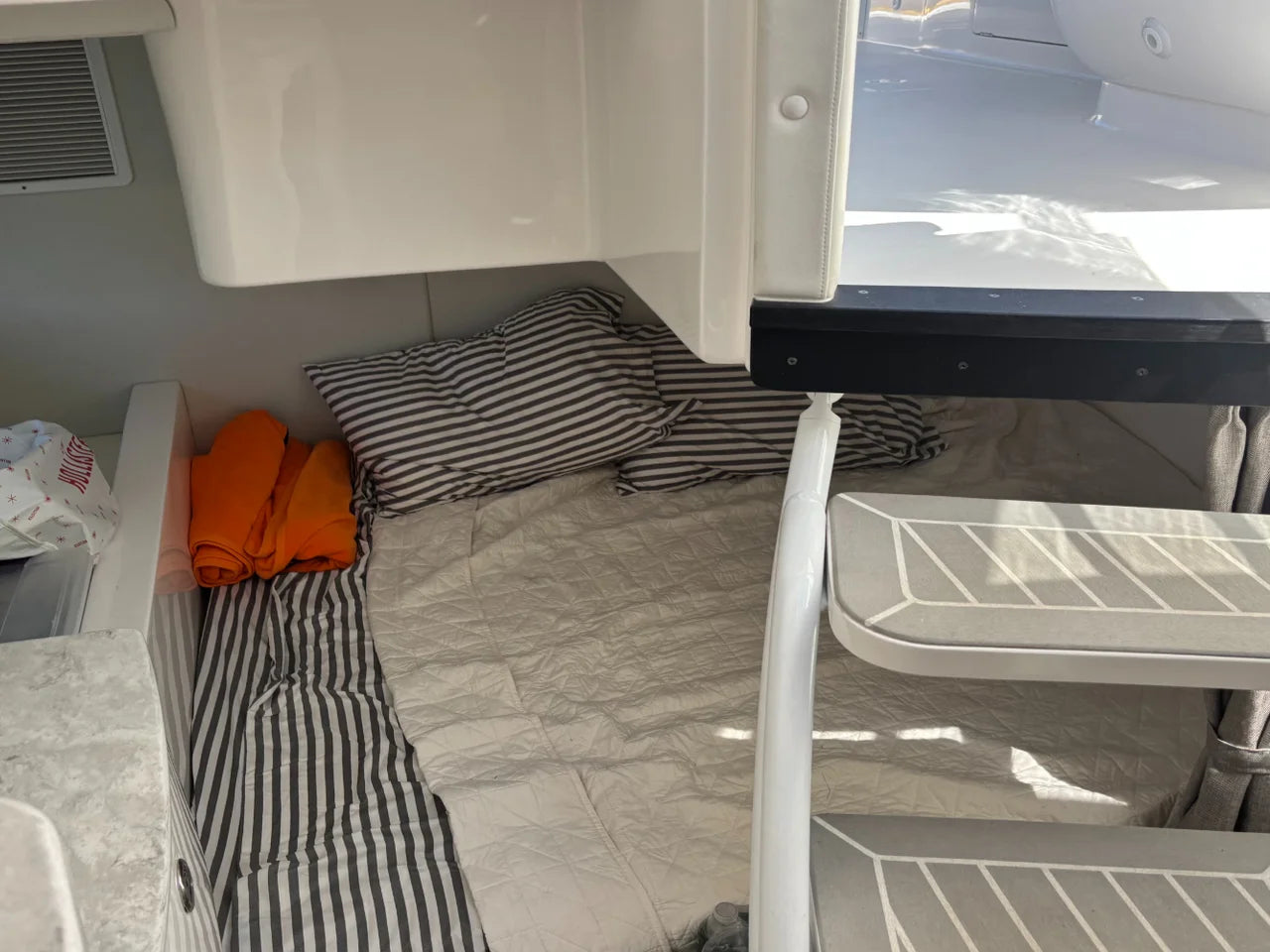 2021 Intrepid 409 Valor 40.0 feet, Cutchogue, NY #14