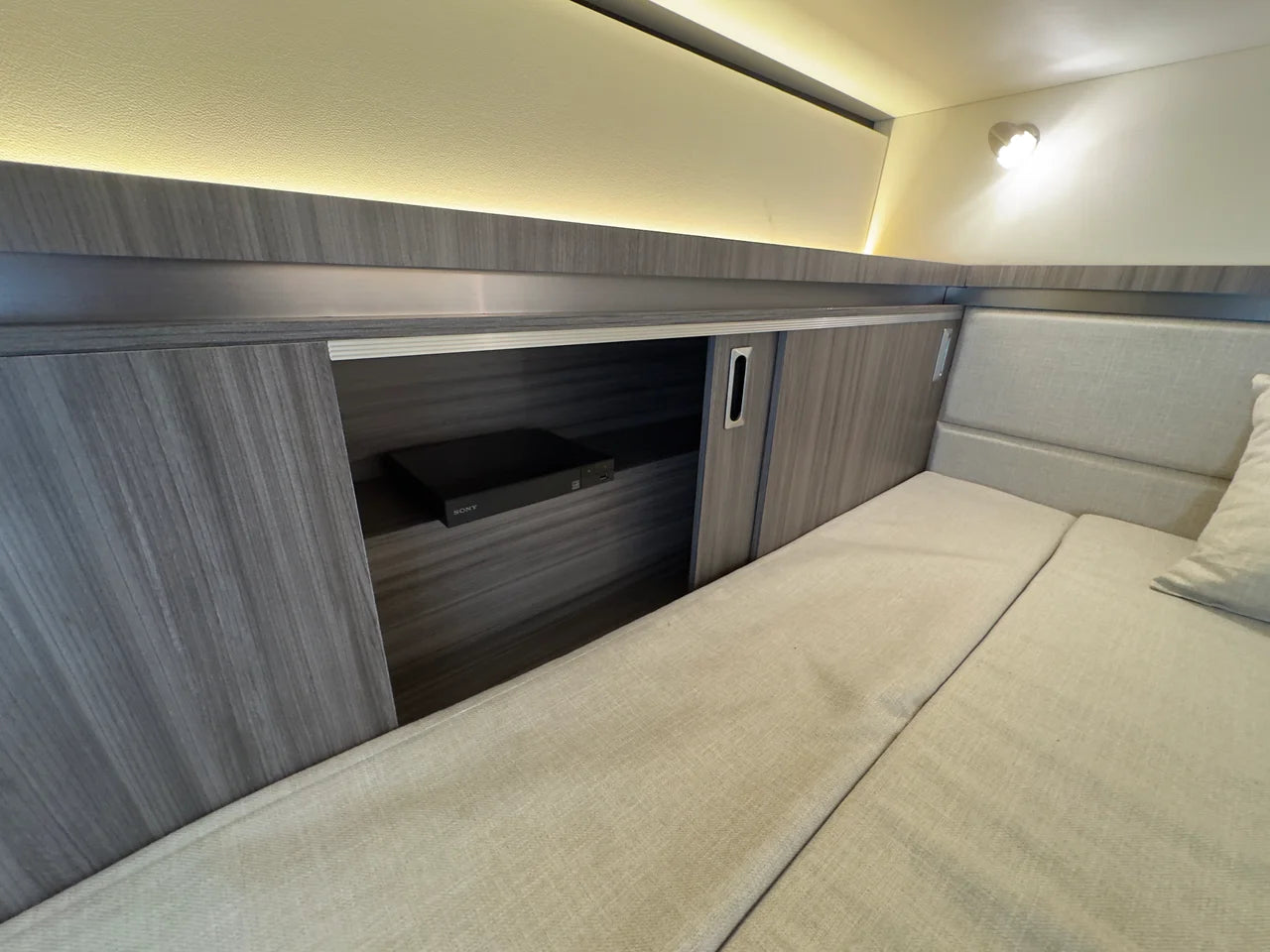 2021 Sea Ray 320 SUNDANCER OB 32.0 feet, Norwalk, Connecticut #102