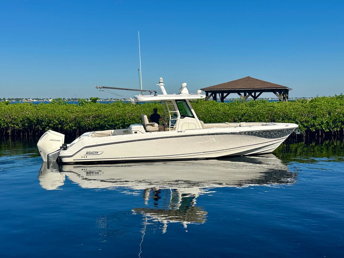 2021 Boston Whaler 330 OUTRAGE 33.0 feet, Fort Myers, FL #1
