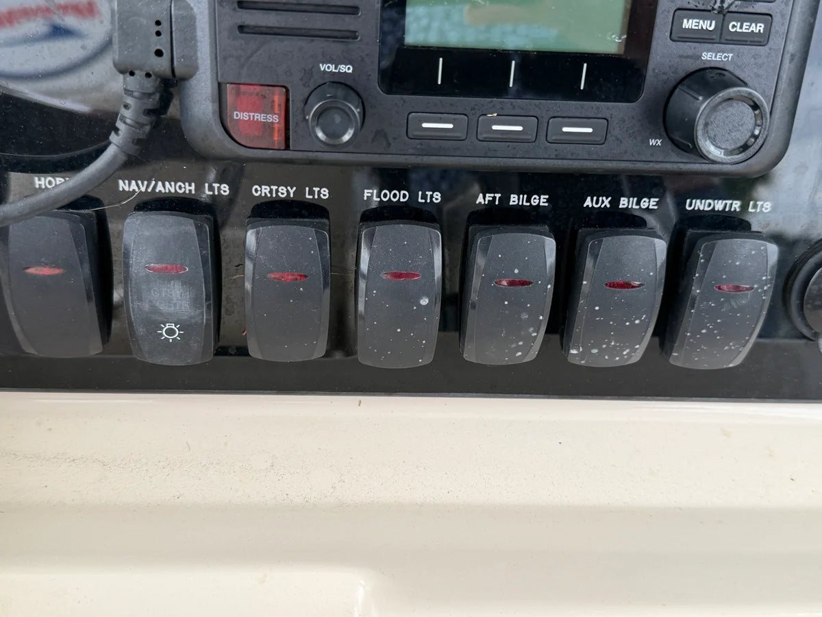 2018 Boston Whaler 230 OUTRAGE 23.0 feet, Charleston, SC #17