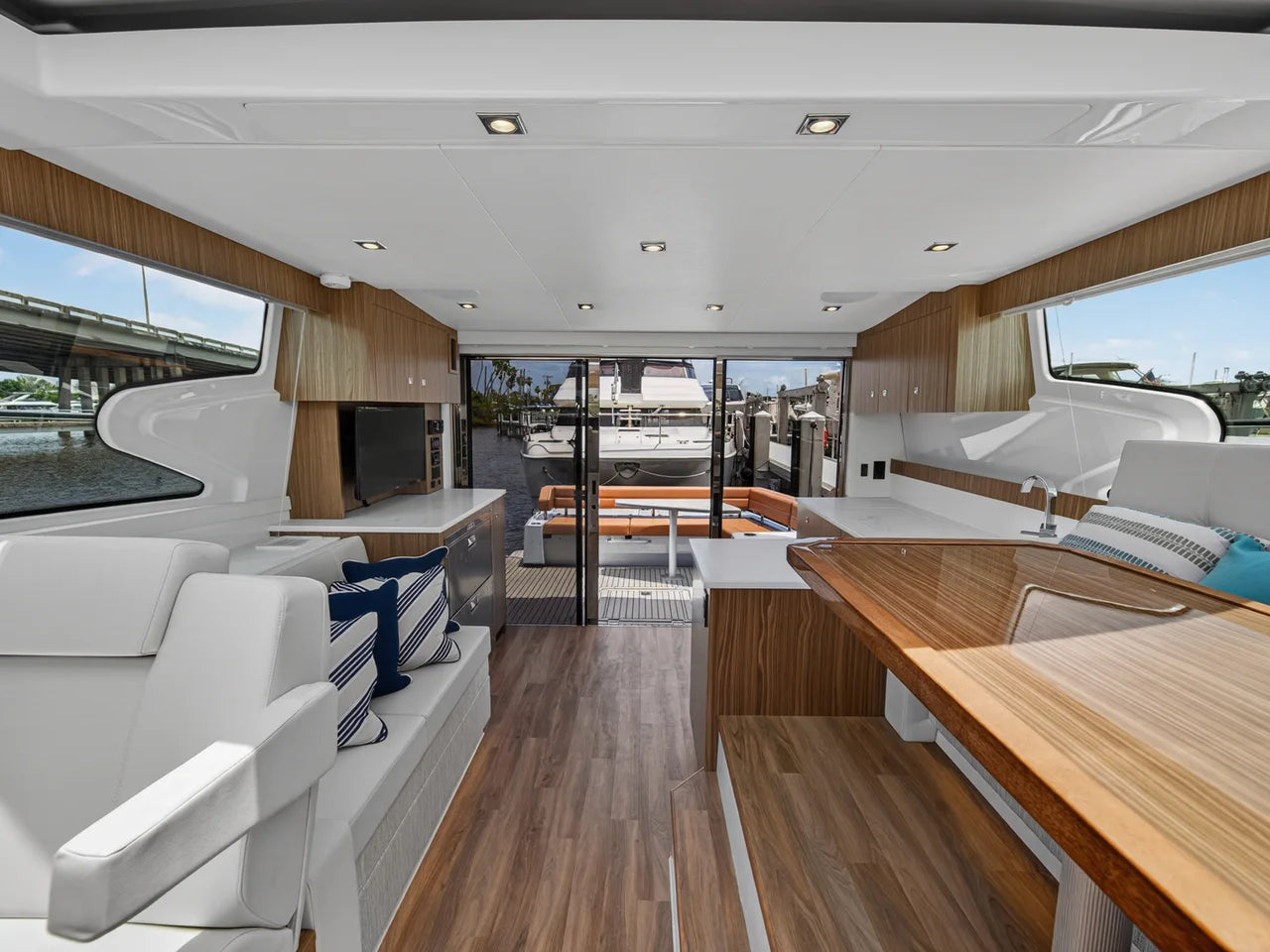 2026 Cruisers Yachts 46 Cantius 46.0 feet, Stuart, Florida #41