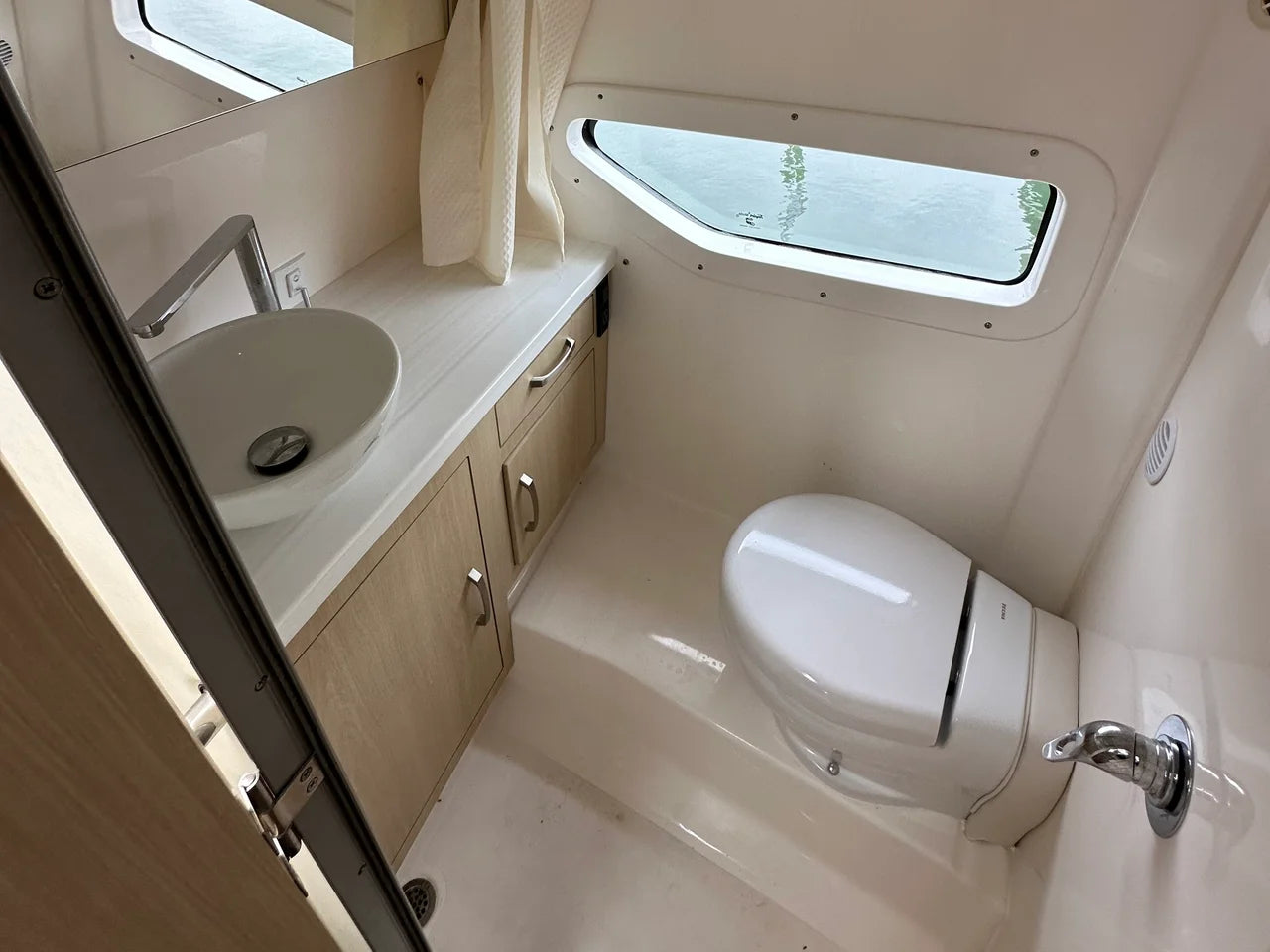 2023 Regal 33 XO 33.0 feet, Pensacola, Florida #25