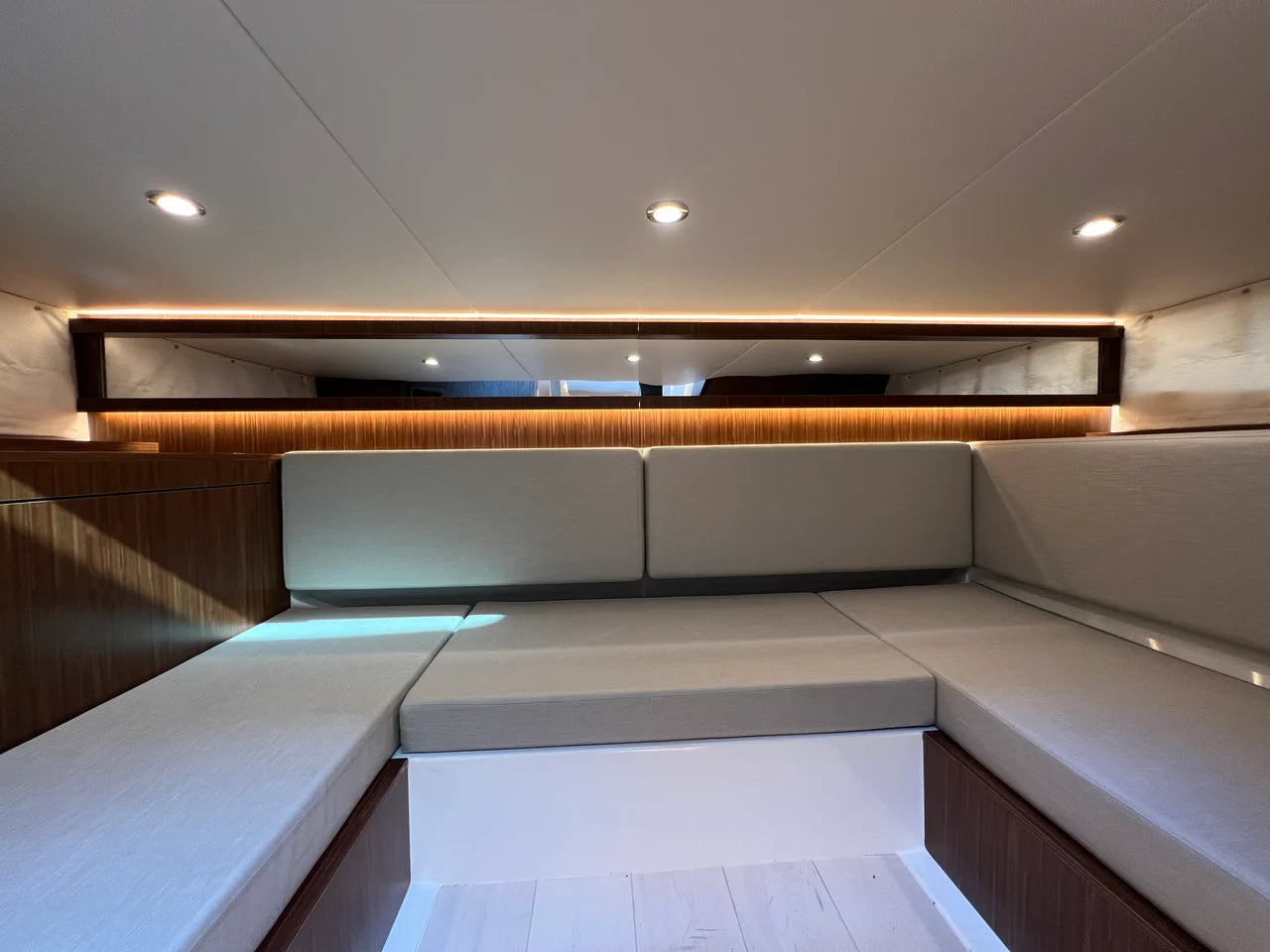 2023 Sea Ray 370 SUNDANCER OB 37.0 feet, Huntington, NY #60