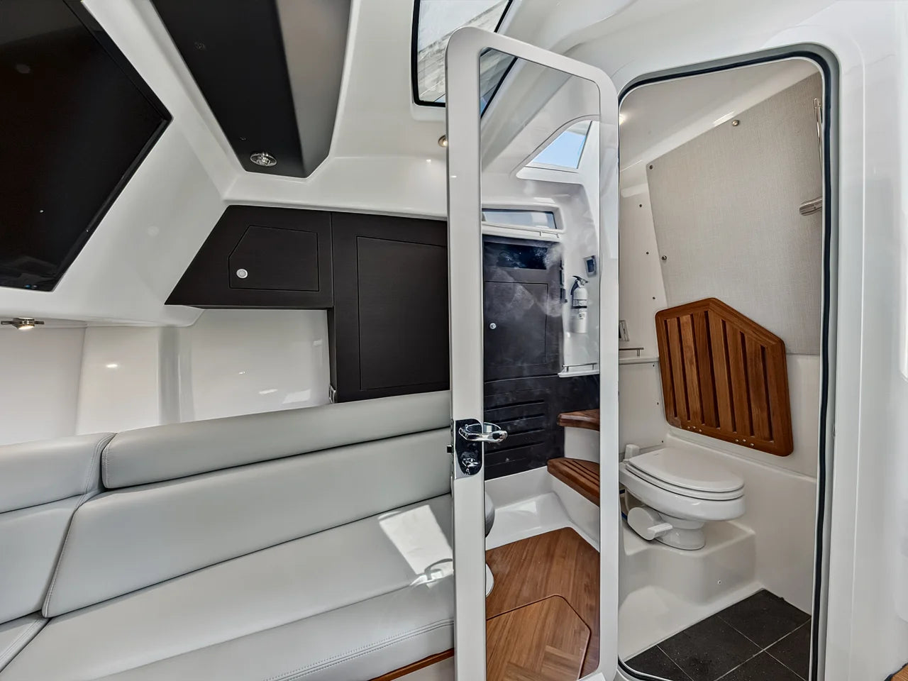 2025 Boston Whaler 350 REALM 35.0 feet, Stuart, Florida #34