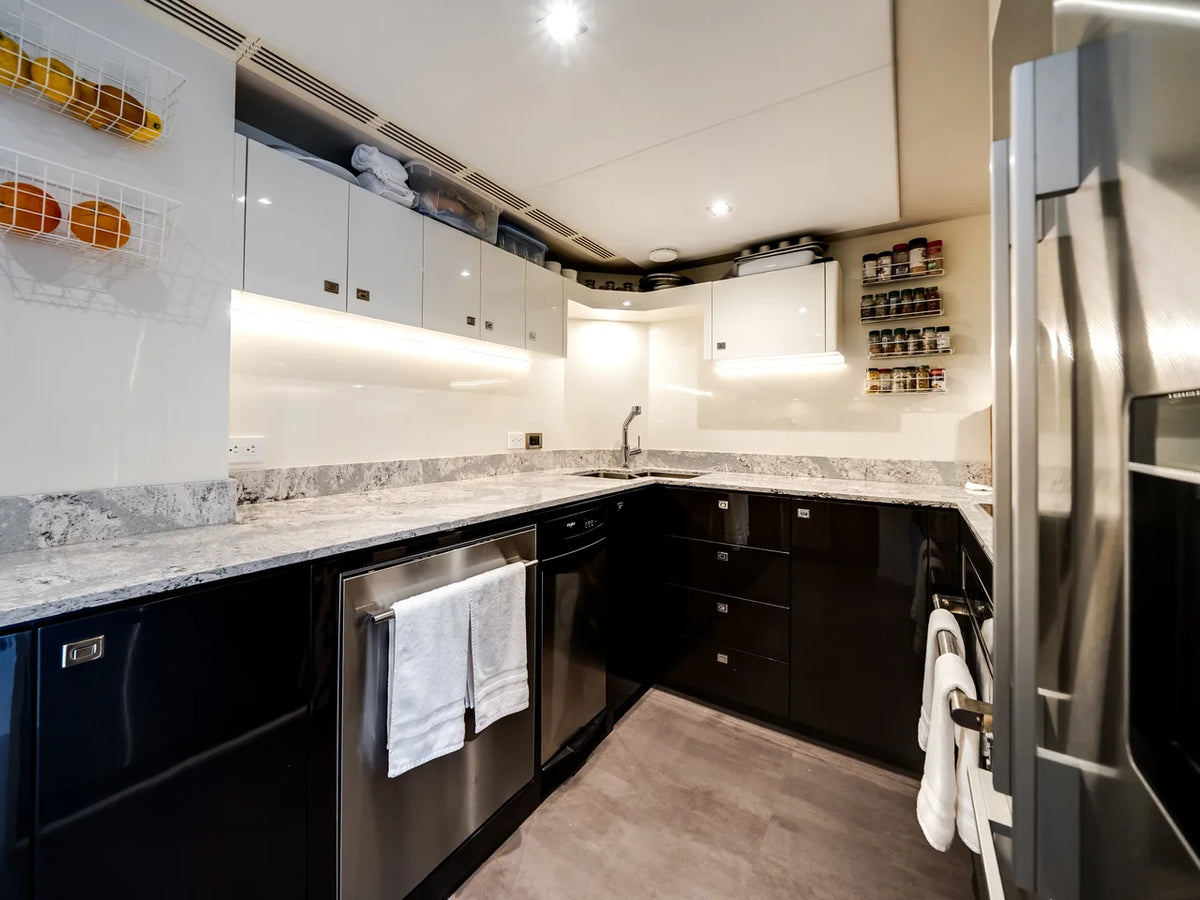 2023 Ocean Alexander 27R 88.0 feet, Ocean Reef, FL #124