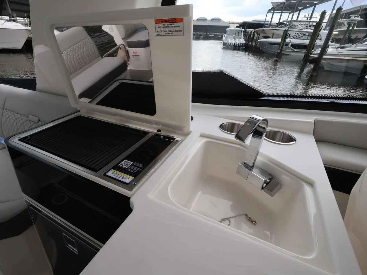 2026 Sea Ray Sundancer 370 Outboard 37.0 feet, Naples, Florida #68