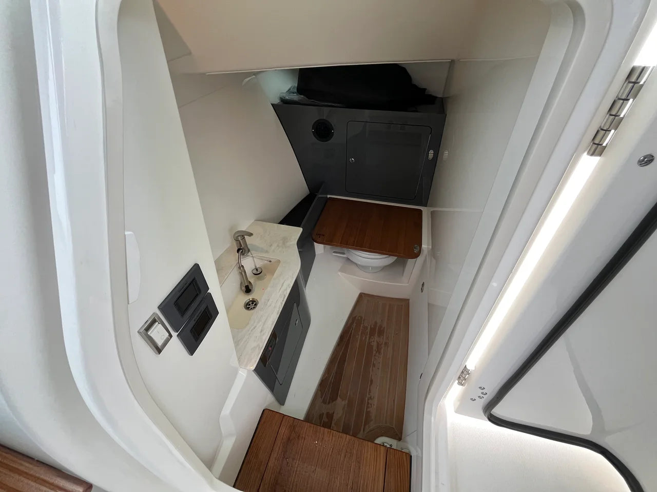2026 Boston Whaler 330 Vantage 33.0 feet, Norwalk, Connecticut #31