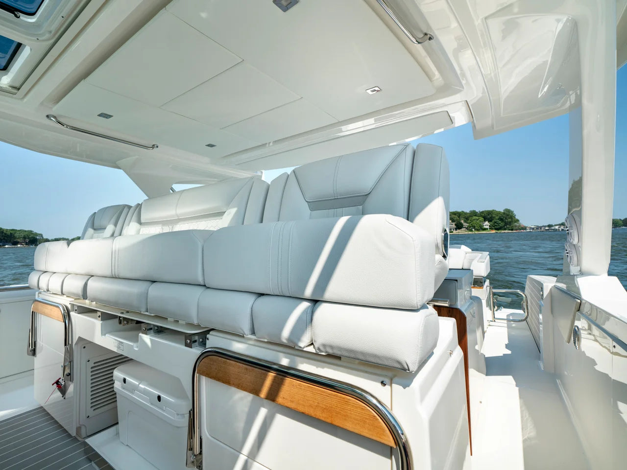 2026 Tiara Yachts 43 LS 43.0 feet, Inuvik, Northwest Territories #5
