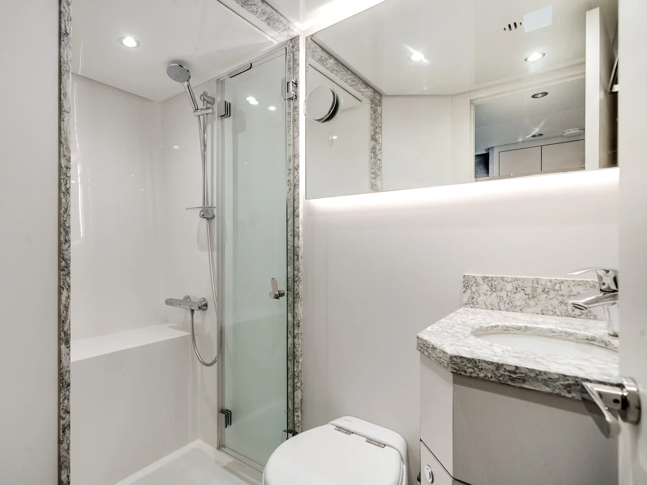 2022 Ocean Alexander 37L 120.0 feet, Fort Lauderdale, FL #115
