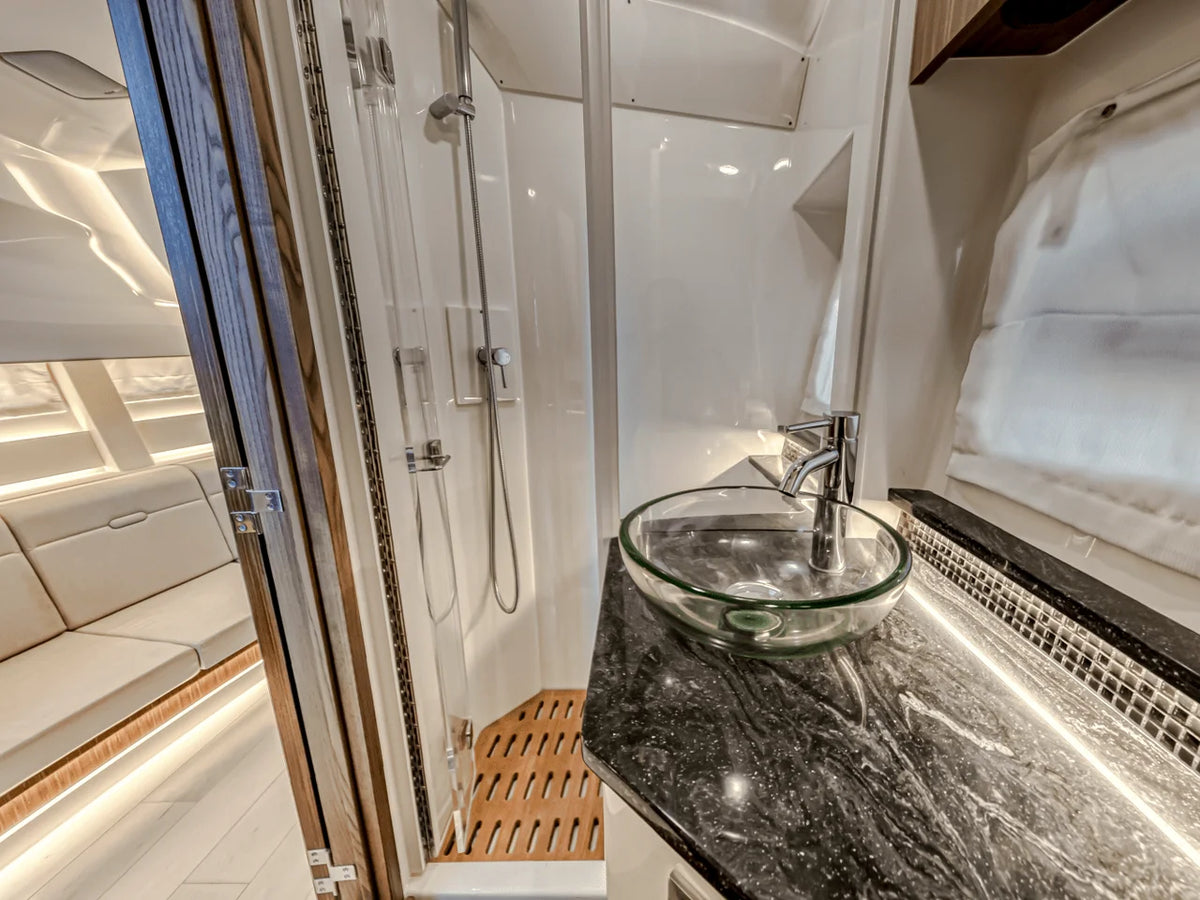 2022 Sea Ray 370 SUNDANCER OUTBOARD 37.0 feet, Highland Beach, FL, FL #39