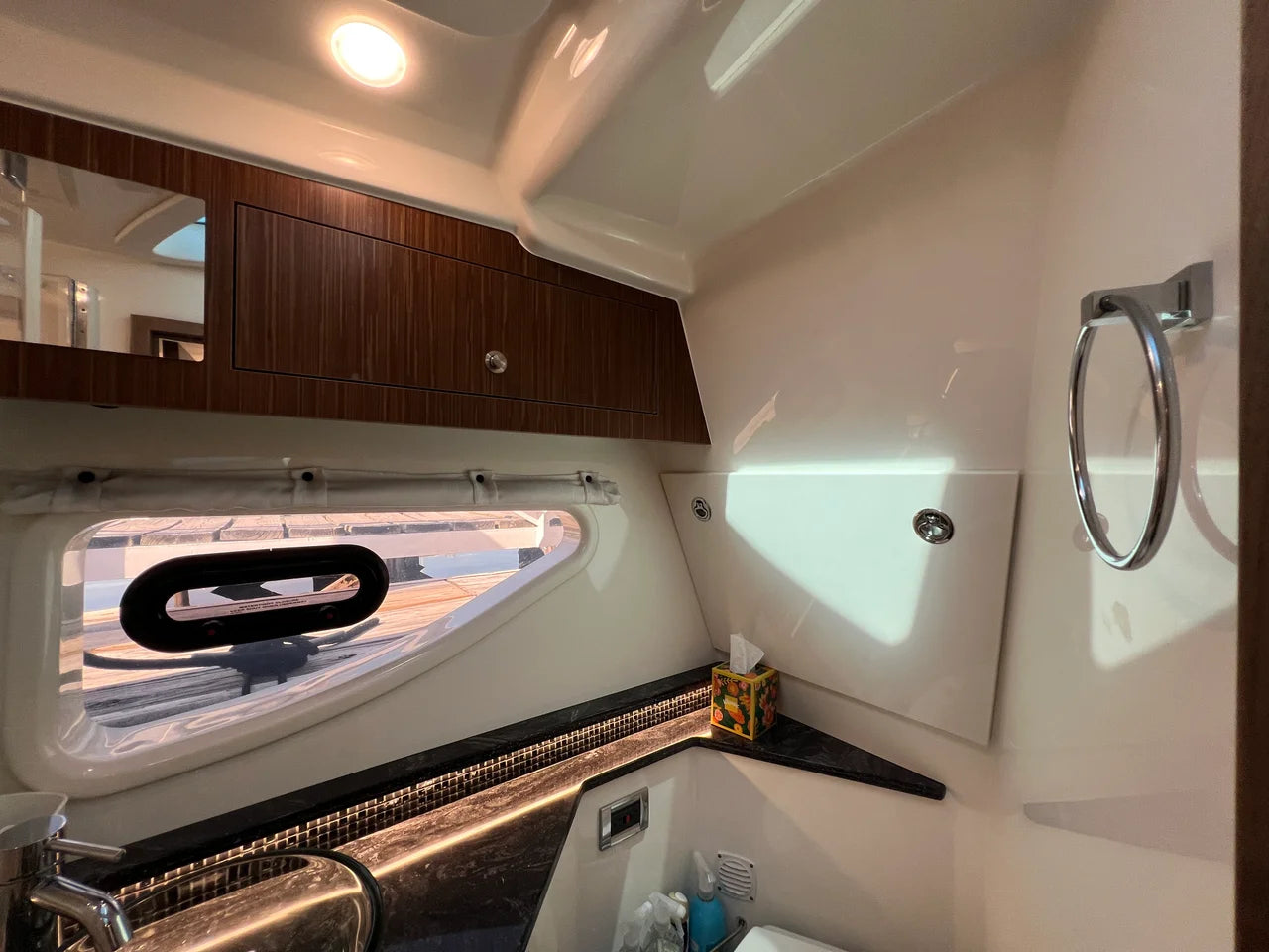 2023 Sea Ray 370 SUNDANCER OB 37.0 feet, Huntington, NY #55
