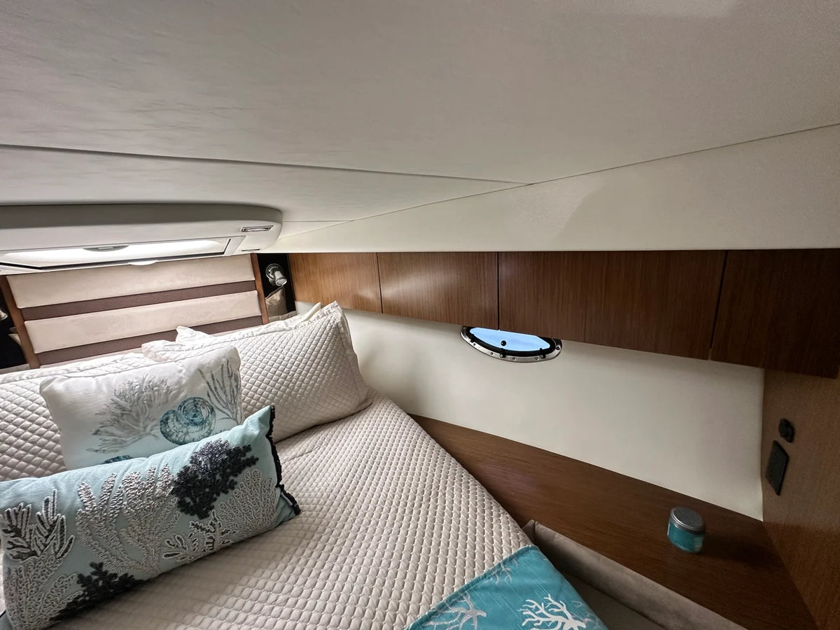 2014 Cruisers Yachts 380 EXPRESS 38.0 feet, Danvers, Massachusetts #26