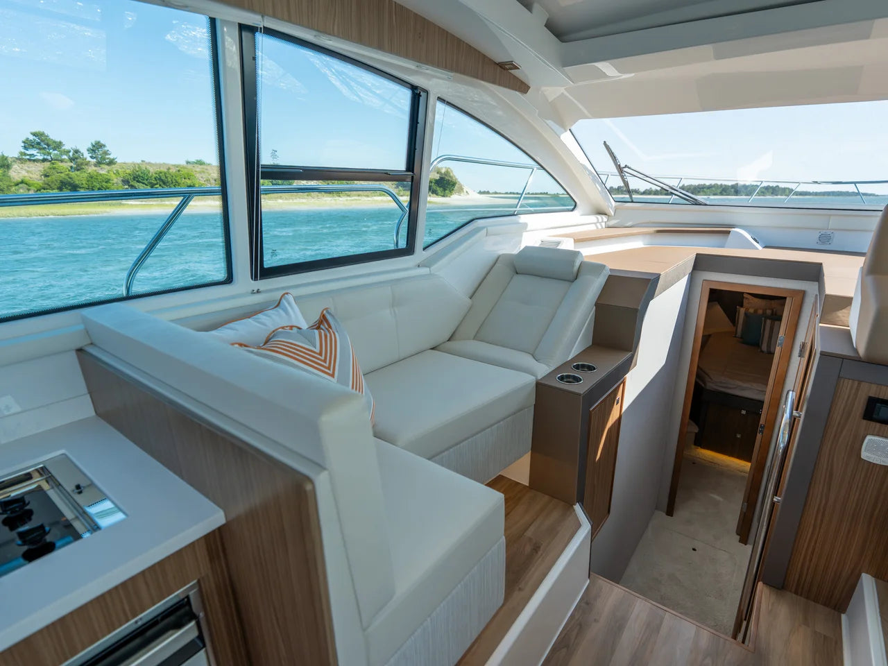 2026 Cruisers Yachts 42 Cantius 42.0 feet, Wrightsville Beach, North Carolina #22