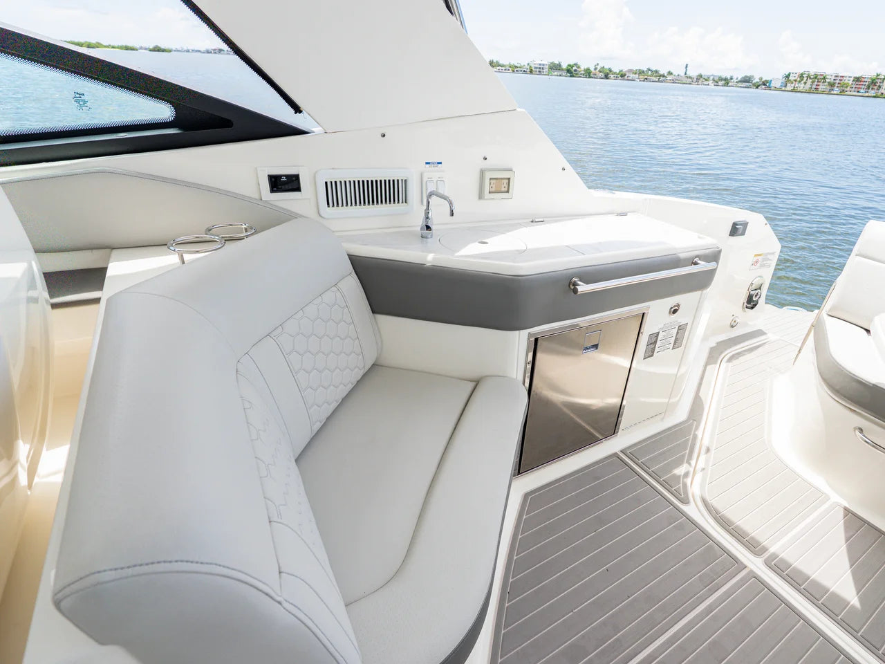 2024 Sea Ray 320 SUNDANCER OB 32.0 feet, St Petersburg, FL #14