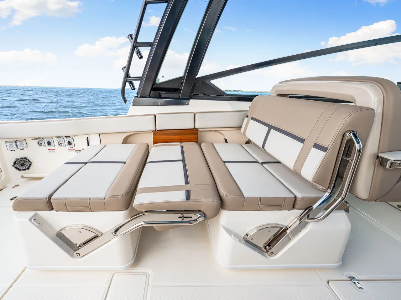 2026 Boston Whaler 330 Vantage 33.0 feet, Clearwater, Florida #45