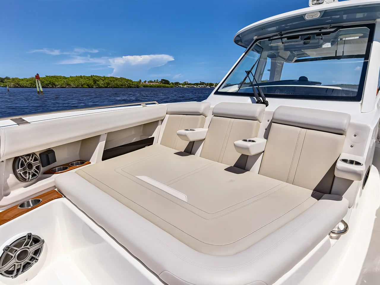 2025 Boston Whaler 350 REALM 35.0 feet, Stuart, Florida #42