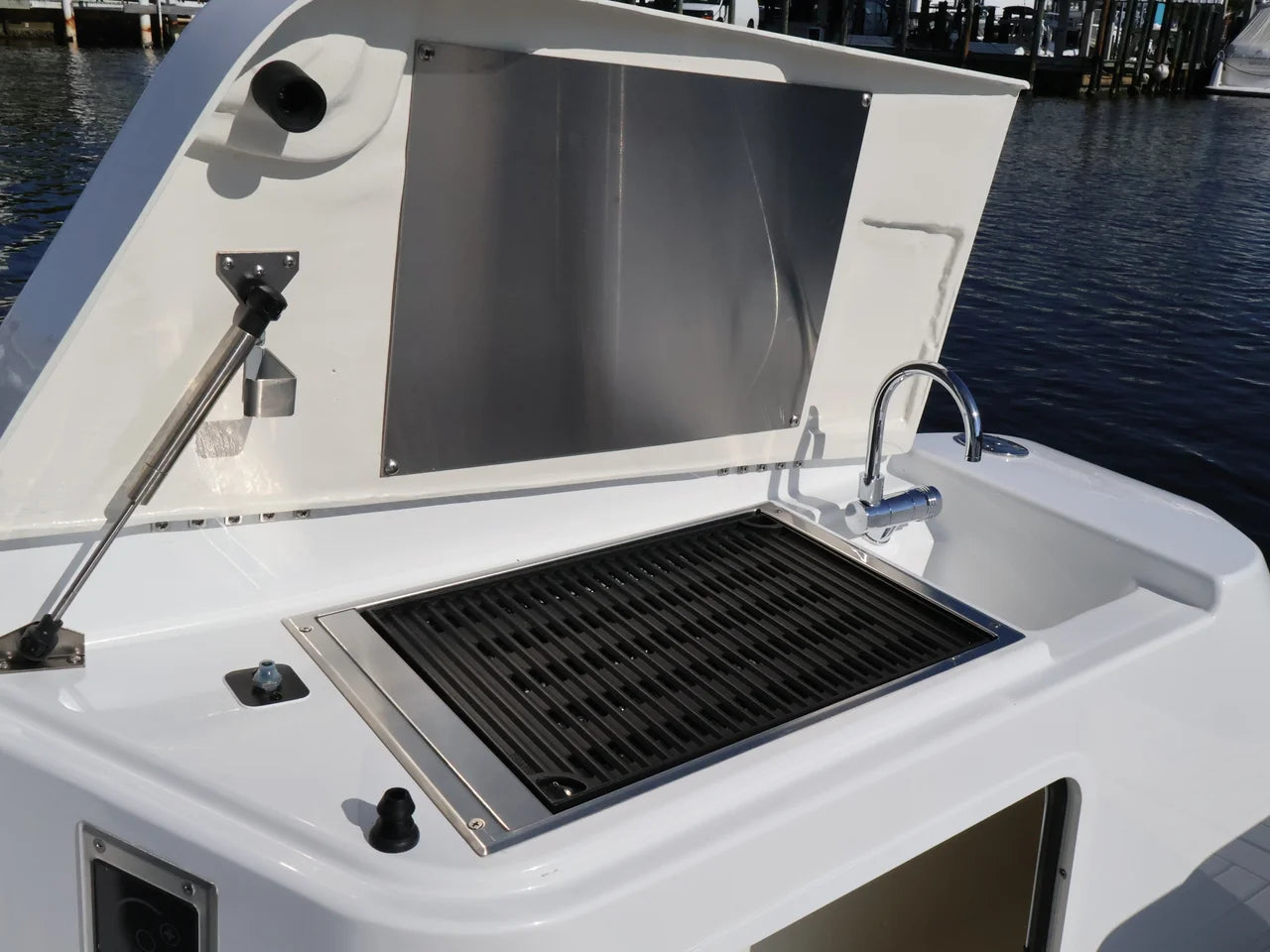 2026 Cruisers Yachts 38 VTR EC 38.0 feet, Naples, Florida #33