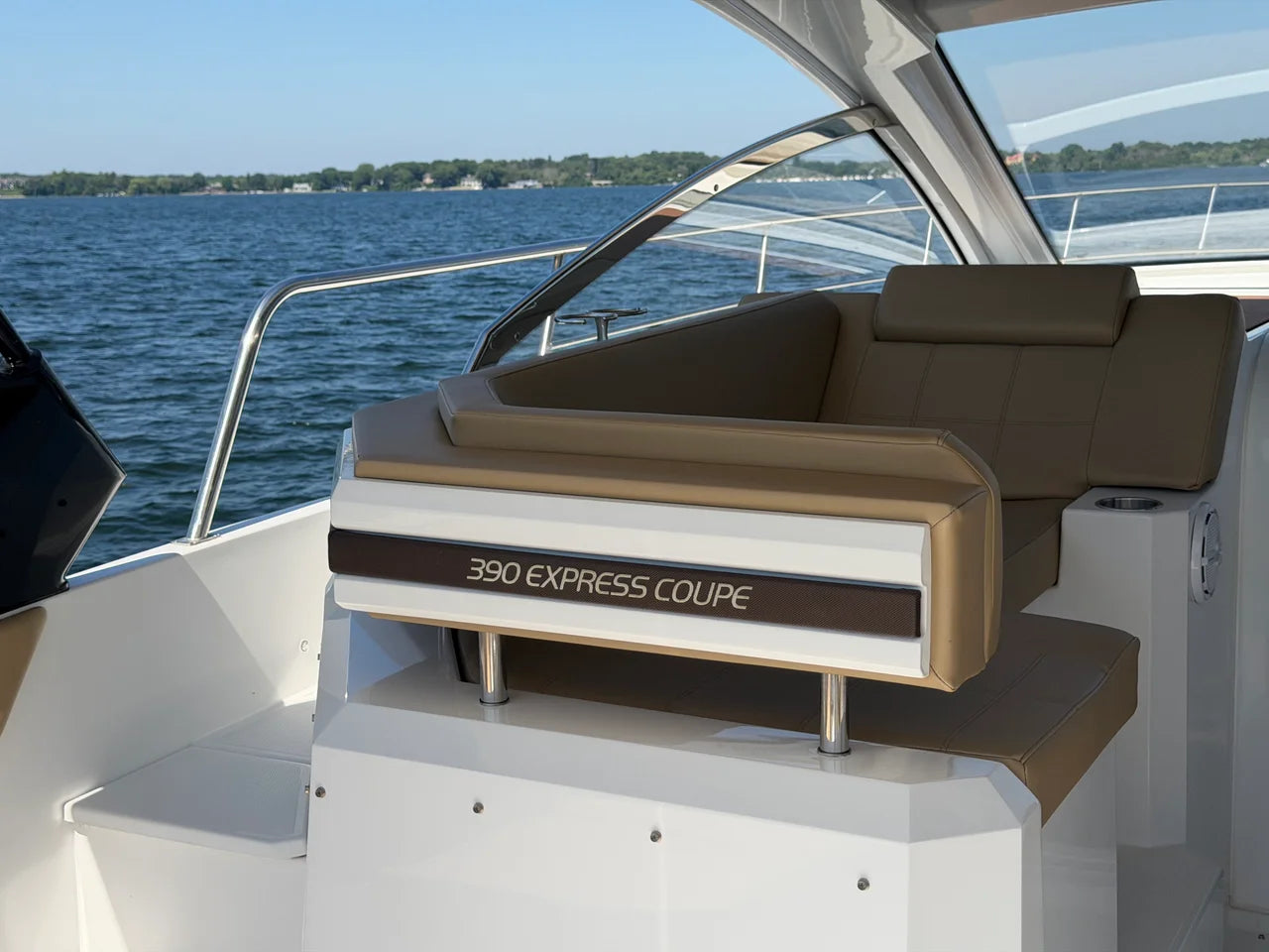 2015 Cruisers Yachts 390 EXPRESS COUPE 39.0 feet, Excelsior, Minnesota #56