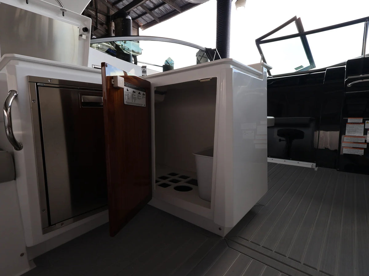 2026 Cruisers Yachts 38 GLS Outboard 38.0 feet, Naples, Florida #23