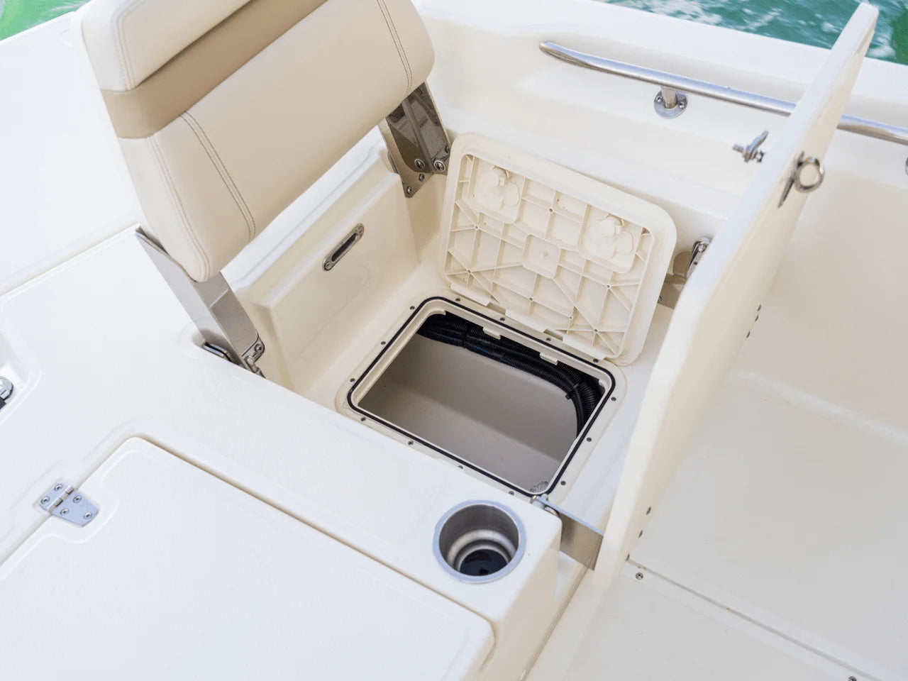 2027 Boston Whaler 250 Dauntless 25.0 feet, Naples, Florida #60