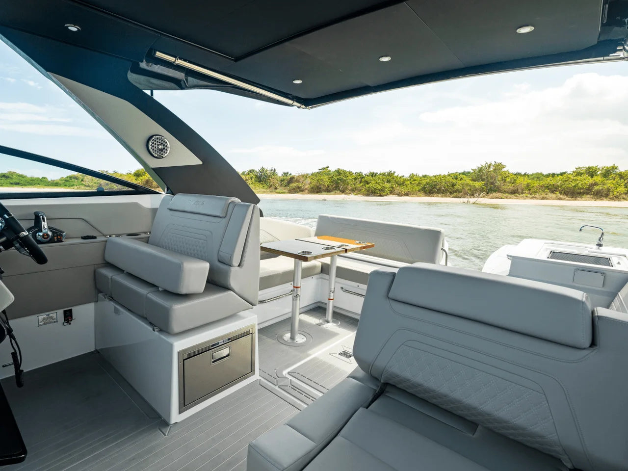 2026 Cruisers Yachts 34 GLS Outboard 35.0 feet, Inuvik, Northwest Territories #64