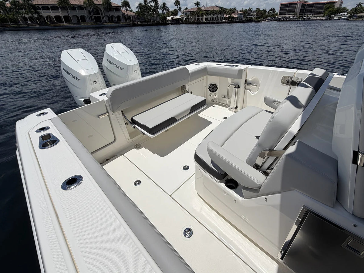 2026 Boston Whaler 330 Outrage 33.0 feet, Pompano Beach, Florida #30