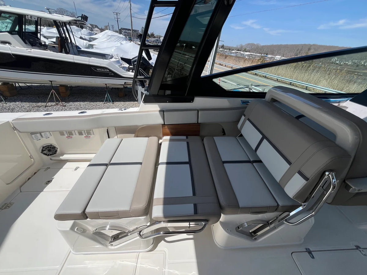 2026 Boston Whaler 330 Vantage 33.0 feet, Westbrook, Connecticut #17