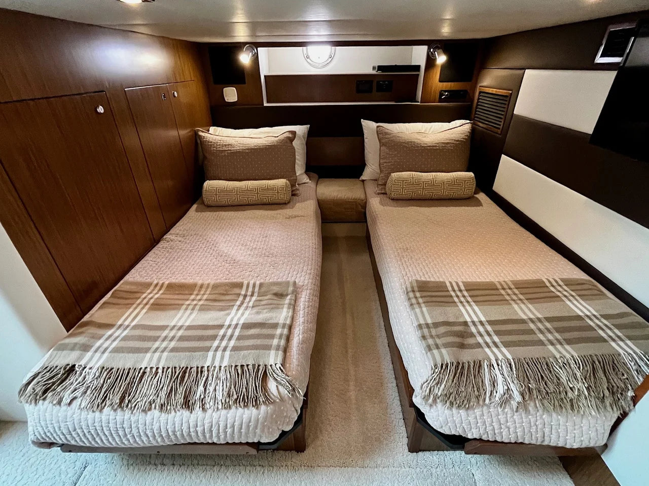 2015 Cruisers Yachts 41 CANTIUS 42.0 feet, Venice, Florida #25