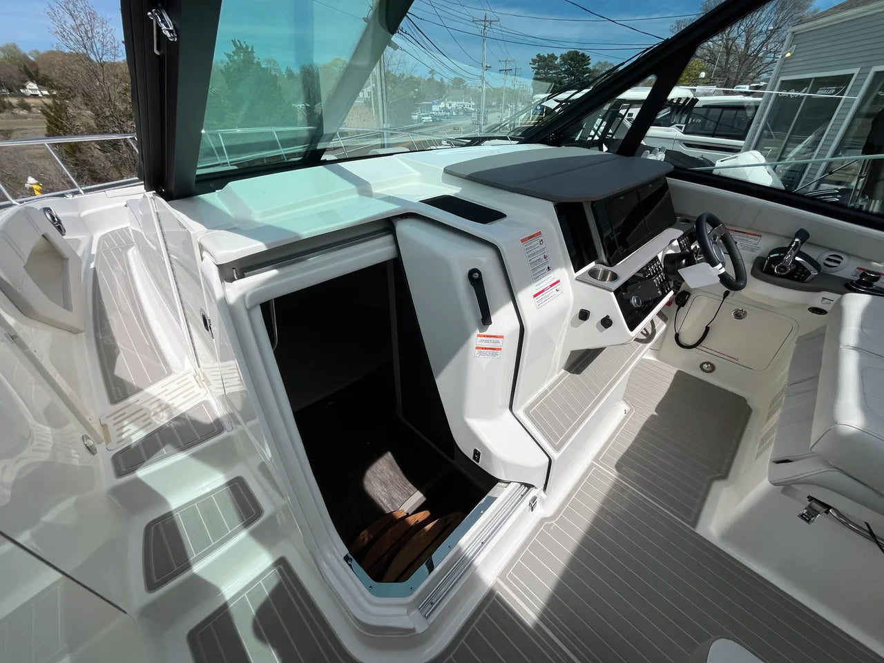 2026 Sea Ray Sundancer 320 Outboard 32.0 feet, Westbrook, Connecticut #18