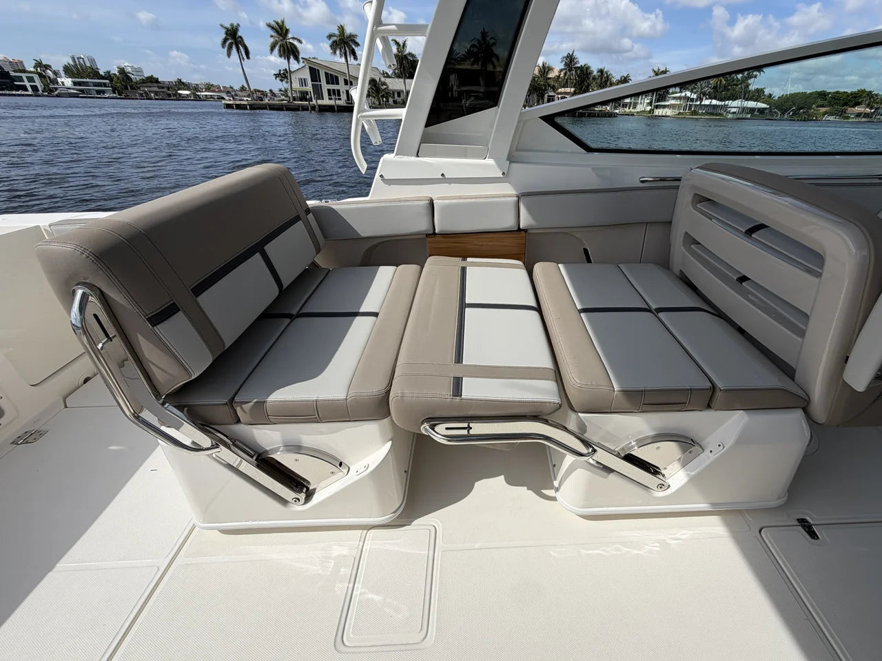 2027 Boston Whaler 330 Vantage 33.0 feet, Pompano Beach, Florida #37