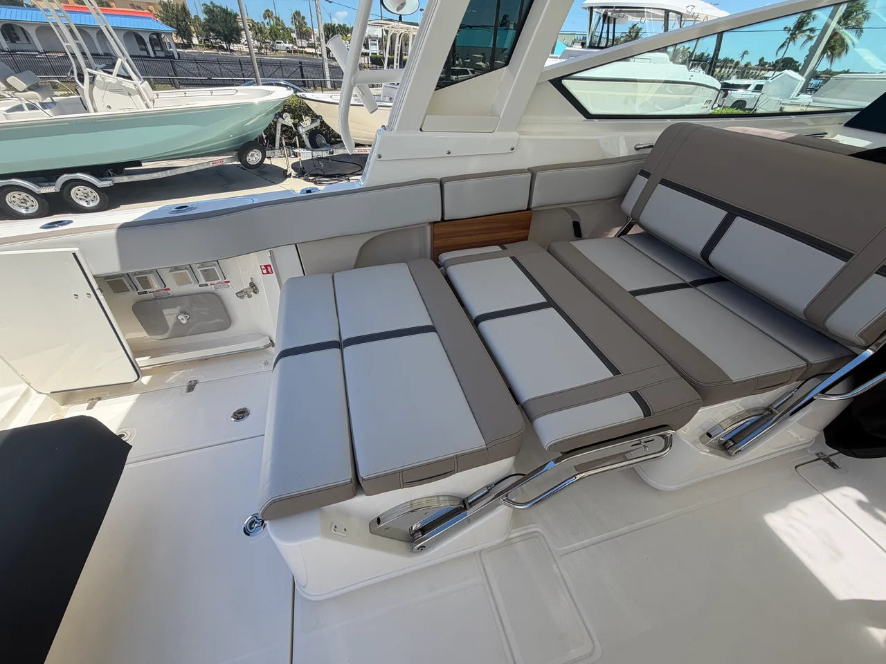 2027 Boston Whaler 330 Vantage 33.0 feet, Stuart, Florida #14