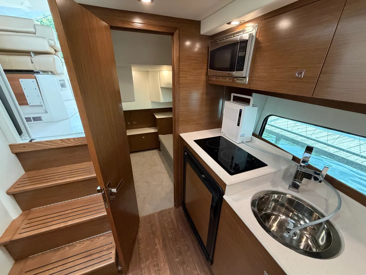 2015 Cruisers Yachts 390 EXPRESS COUPE 39.0 feet, Excelsior, Minnesota #13