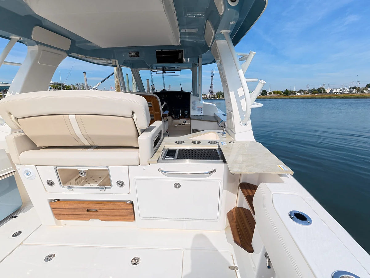 2027 Boston Whaler 350 Realm 35.0 feet, Norwalk, Connecticut #14
