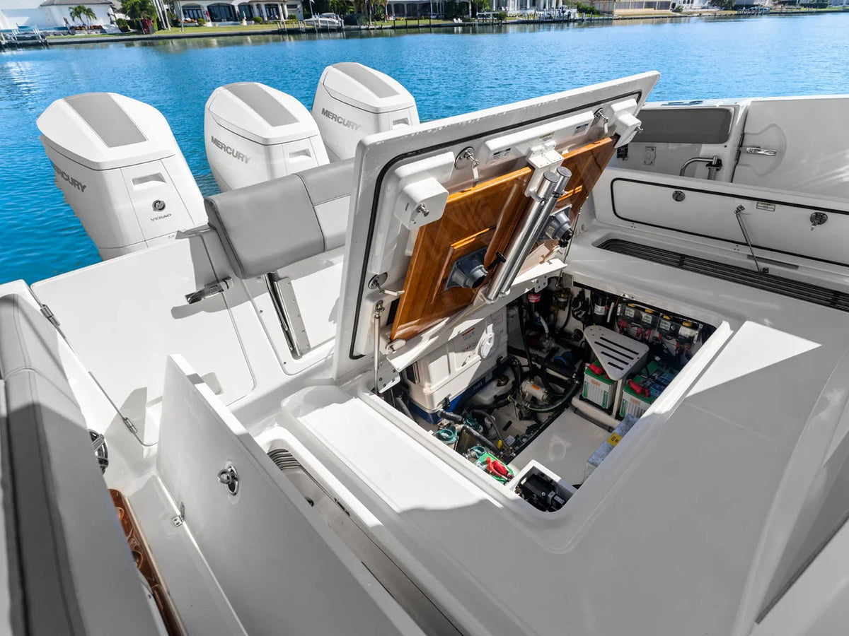 2023 Boston Whaler 420 OUTRAGE 42.0 feet, Naples, Florida #42