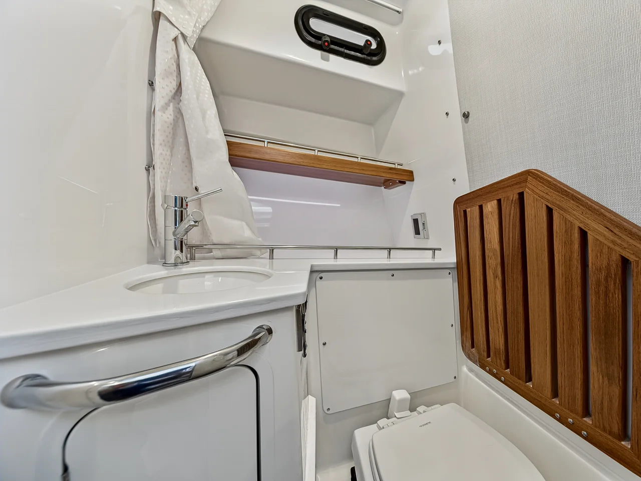 2025 Boston Whaler 350 REALM 35.0 feet, Stuart, Florida #32
