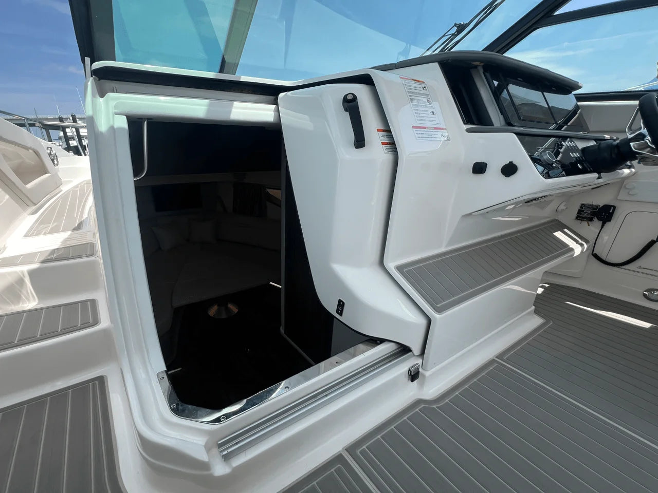 2025 Sea Ray Sundancer 320 Outboard 32.0 feet, Charleston, SC #40