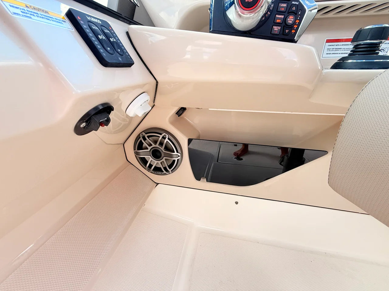 2027 Boston Whaler 330 Vantage 33.0 feet, St Petersburg, FL #55