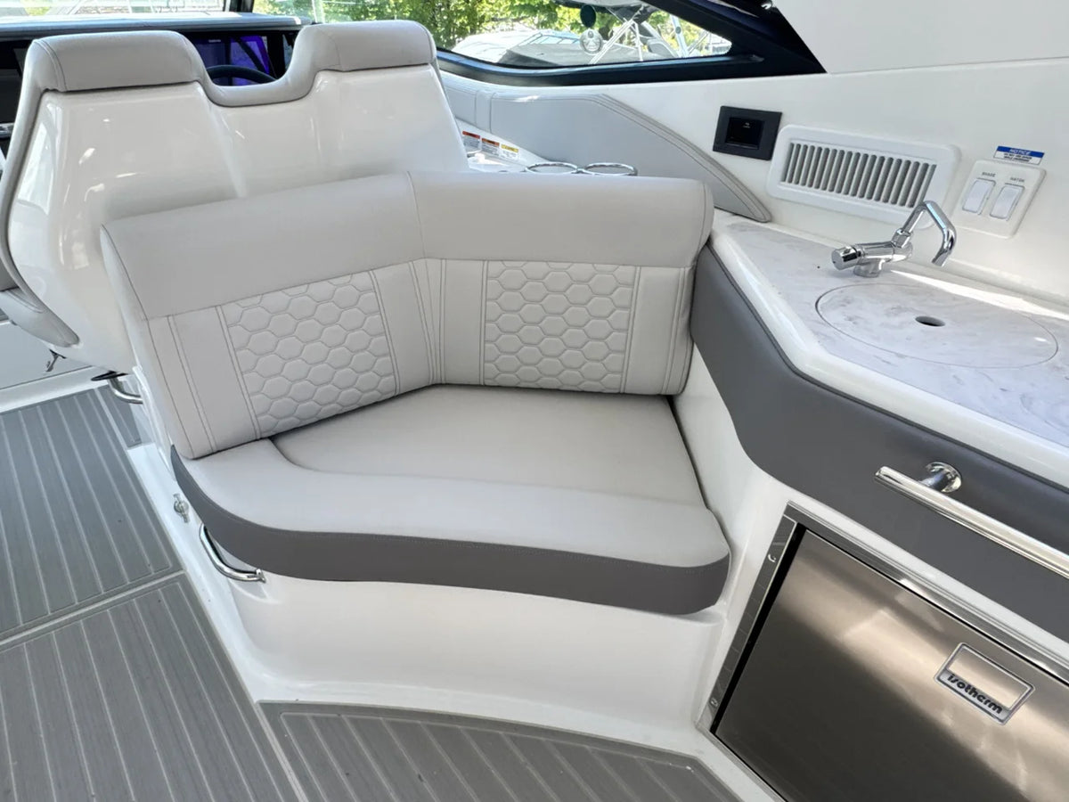 2026 Sea Ray Sundancer 320 Outboard 32.0 feet, Huntington, NY #20